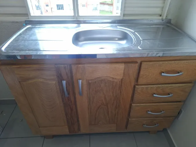 Balcão de madeira com Pia