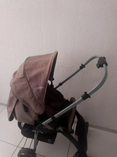 Carrinho de bebe e bebê conforto