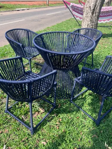 Mesa com 4 cadeiras em corda náutica