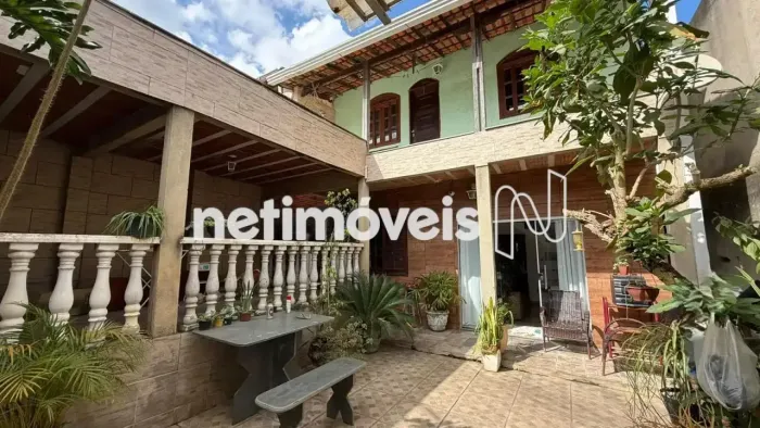 Casa para Alugar no Bom Jesus em Contagem | 5 Quartos | Espaço Gourmet | 3 Vagas Cobertas