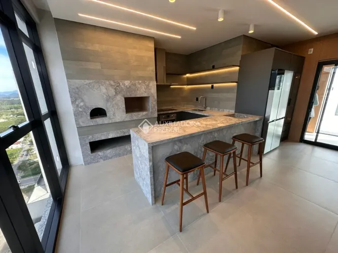 Apartamento à venda no Meia Praia em Itapema