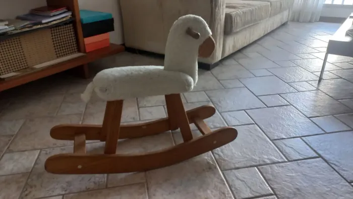 Balanço em madeira e pelúcia TokStock