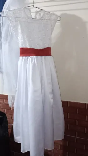 Vestido de dama de honra com anágua usado uma vez, tamanho 6 anos