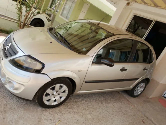 Citroen C3 GLX 1.4/ GLX Sonora 1.4 Flex 8V 5P 2012