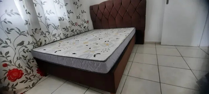 Vende-se cama de casal com cabeceira, colchão e box