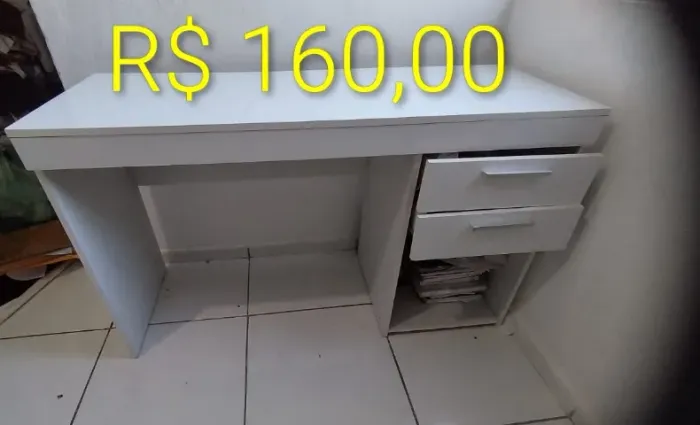 Escrivaninha, cama casal padrão de ferro+colchão, sofá 3 lugares, armário 3 divisórias 