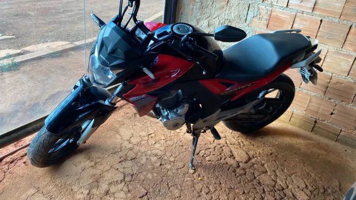 CB TWISTER 250 vermelha