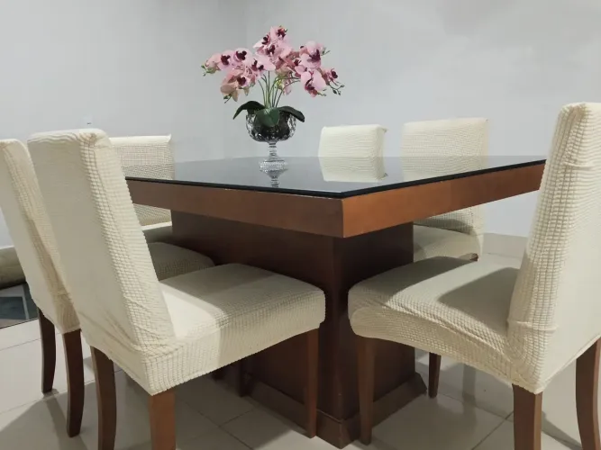 Mesa com tampo de vidro, c/ 6 cadeiras