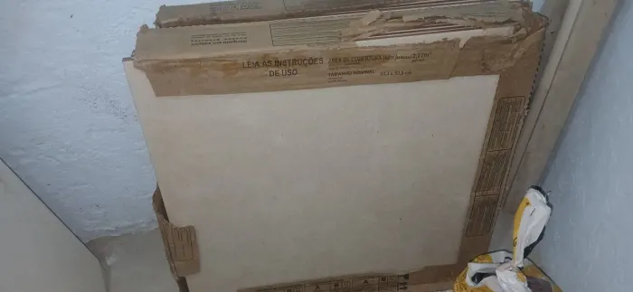 piso bege estilo granilhado liso 