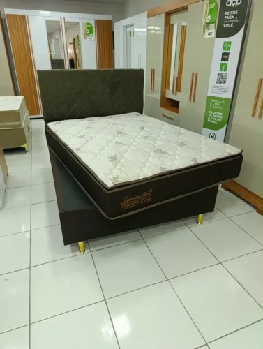 Cama casal Jasmin excelente