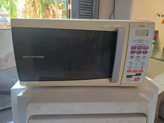 Micro-ondas Brastemp Ative 30L Semi-Novo Promoção.