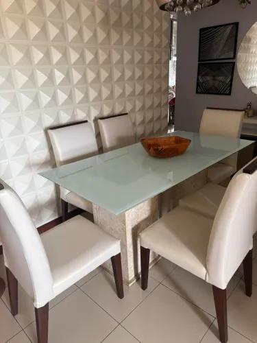 Conjunto de Mesa de Jantar com 6 Cadeiras - Vidro Leitoso e Base em Mármore