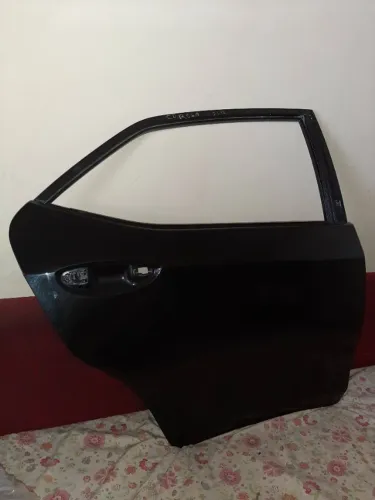 Corolla - Porta traseira direita envernizada 2018/19