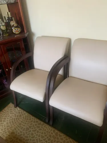 Jogo de sofá e duas poltronas 