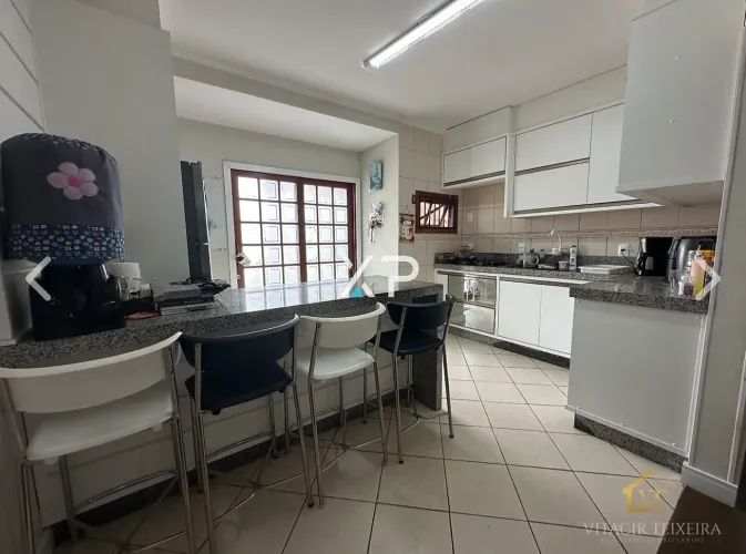 Casa Mobiliada com 2 quartos, área gourmet com piscina