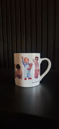 Caneca colecionável Unicef anos 90. Rachel Isadora USA