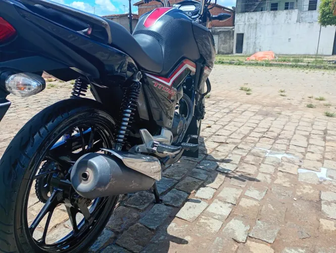 Vende-se Titan 2020