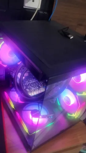 Vendo Pc Gamer Ryzen 5 3400g 16gb de ram placa de vídeo RX 580 SSD de 250gb e hd 500gb..