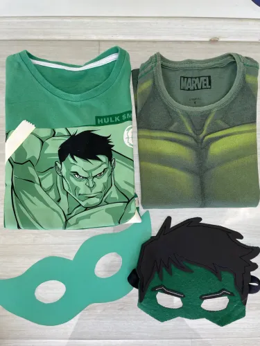 Kit blusa, camiseta e máscara do HULK tamanho 4 anos 
