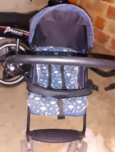 Carrinho de bebê bem conservado perfeito estado faço entrega já incluso com almofada