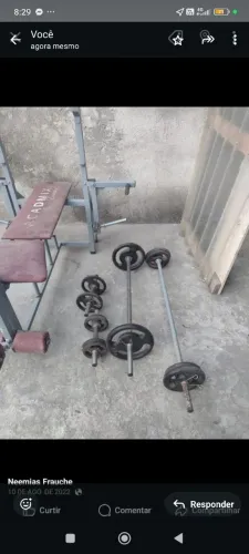 Vendo estação de academia, mesa de supino completa. 50 kg de anilha com barras.