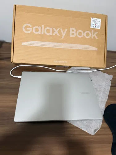 Notebook Samsung Galaxy Book GO em estado de novo
