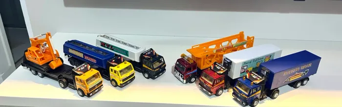 Miniaturas de Caminhões e Carretas Antigas (Leia o Anúncio)