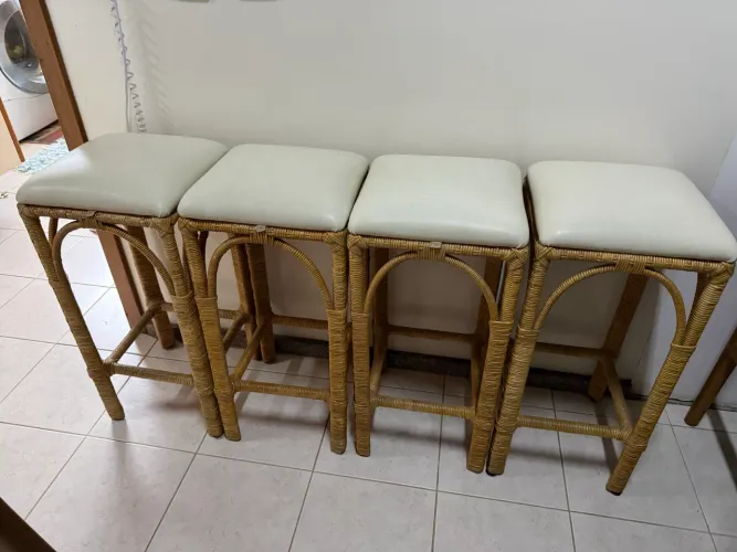 4 Banquetas da marca Rattan
