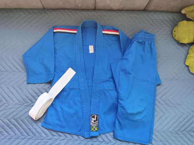 Kimono infantil tamanho P (3 a 4 anos) + faixa branca