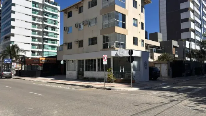 Vende-se Restaurante Praia Brava - Ótima Localização - Pronto para Operação