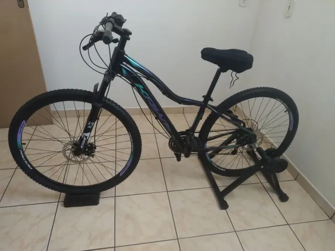 Bicicleta aro 29 com rolo de treino
