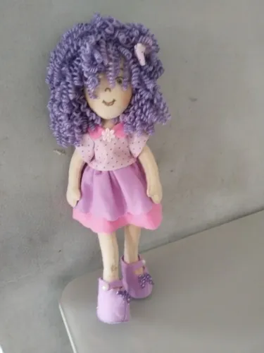 Boneca em feltro 