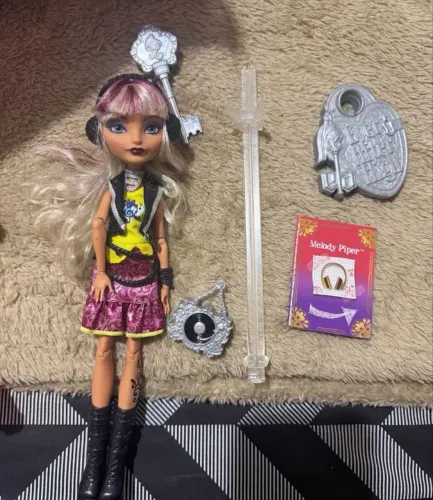 Boneca Ever After High - Melody Piper