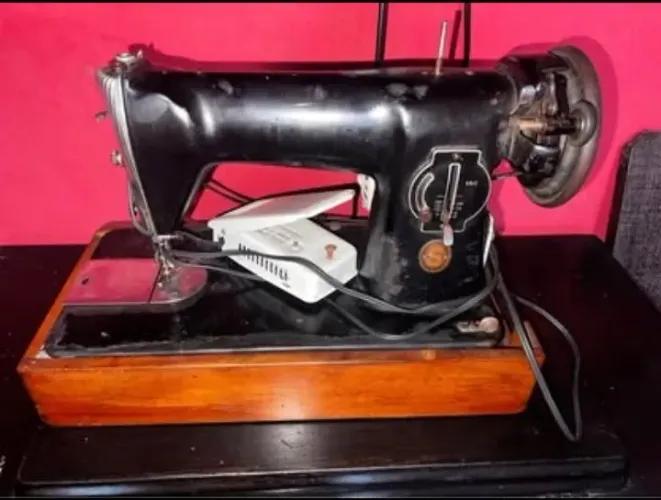 Máquina de Costura Singer 15C Relíquia Funcionando