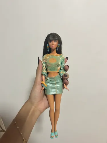 Boneca Barbie Kayla da coleção Bead Party lançada em 2002.