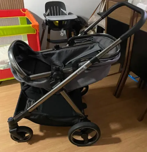 Carrinho de bebê Safety 1st + bebê conforto poucas marcas de uso