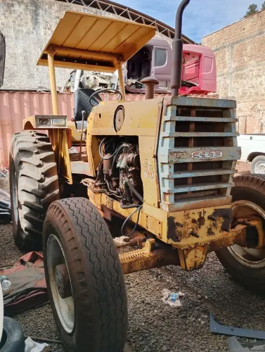 Trator CBT 8060 4X4