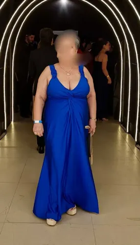 Vestido de festa em azul royal