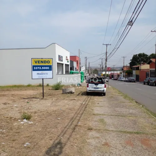 Terreno a venda - Comercial e totalmente Plano