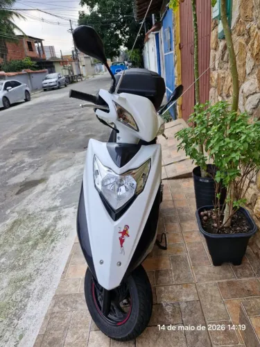 Lindy 125 branca primeiro dono 2019 doc em dia<br>Ano 2019<br>9896 Kms<br>Doc em dia