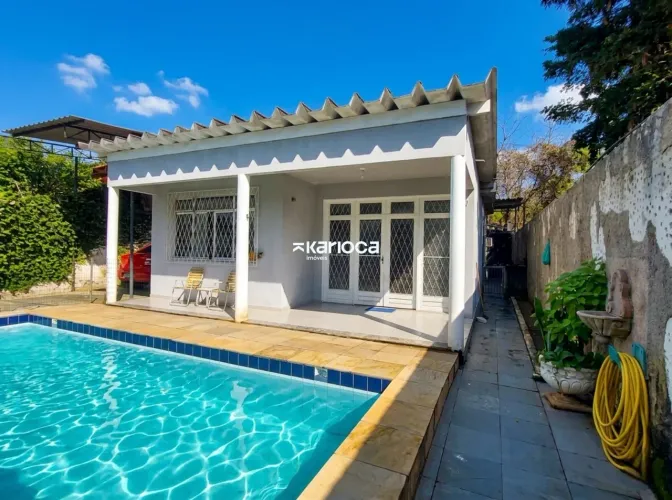 CASA LINEAR COM PISCINA 300M² | 3 QUARTOS (2 SUITES) E CLOSET | 3 BANHEIROS | 3 VAGAS | FR