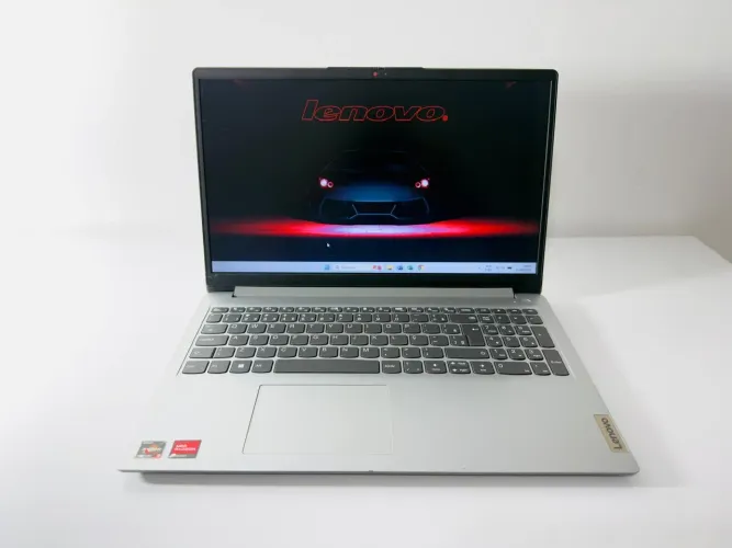Notebook Lenovo Ryzen 5 7520-16GB RAM DDR5-AMD Radeon