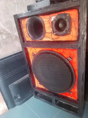 Caixa baiana com alto falante 15