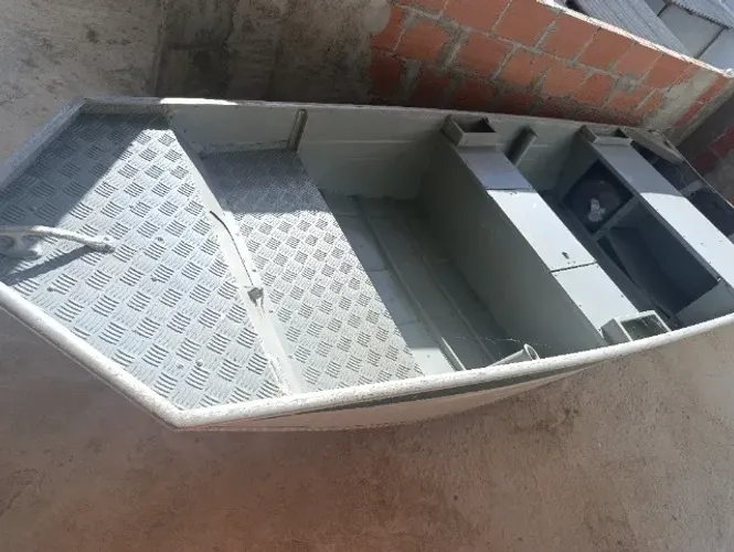 Barco semi chato 3,5 metros com motor 6.5 Hp pantaneiro