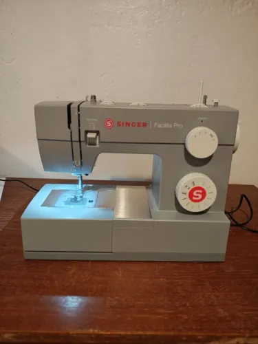 Máquina de Costura Singer Facilita Pro 4411