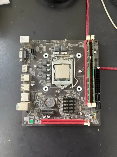 Placa-Mãe com Intel Core i5-650 e Memória RAM - Para Teste ou Retirada de Peças