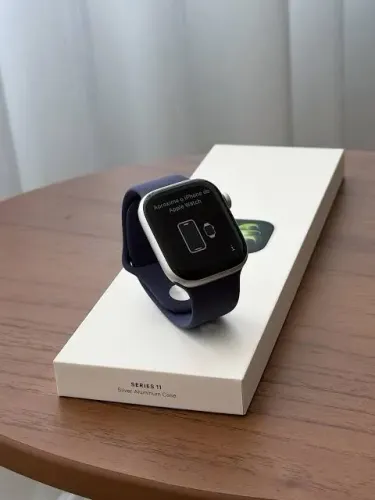 APPLE WATCH SÉRIE 11 42MM NOVO/LACRADO