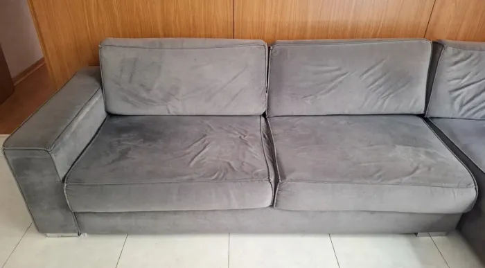 Sofá com chaise cinza 
