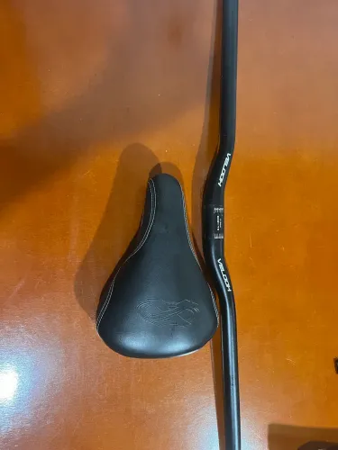 Canote, banco e guidão