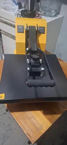 Máquina de estampar plana